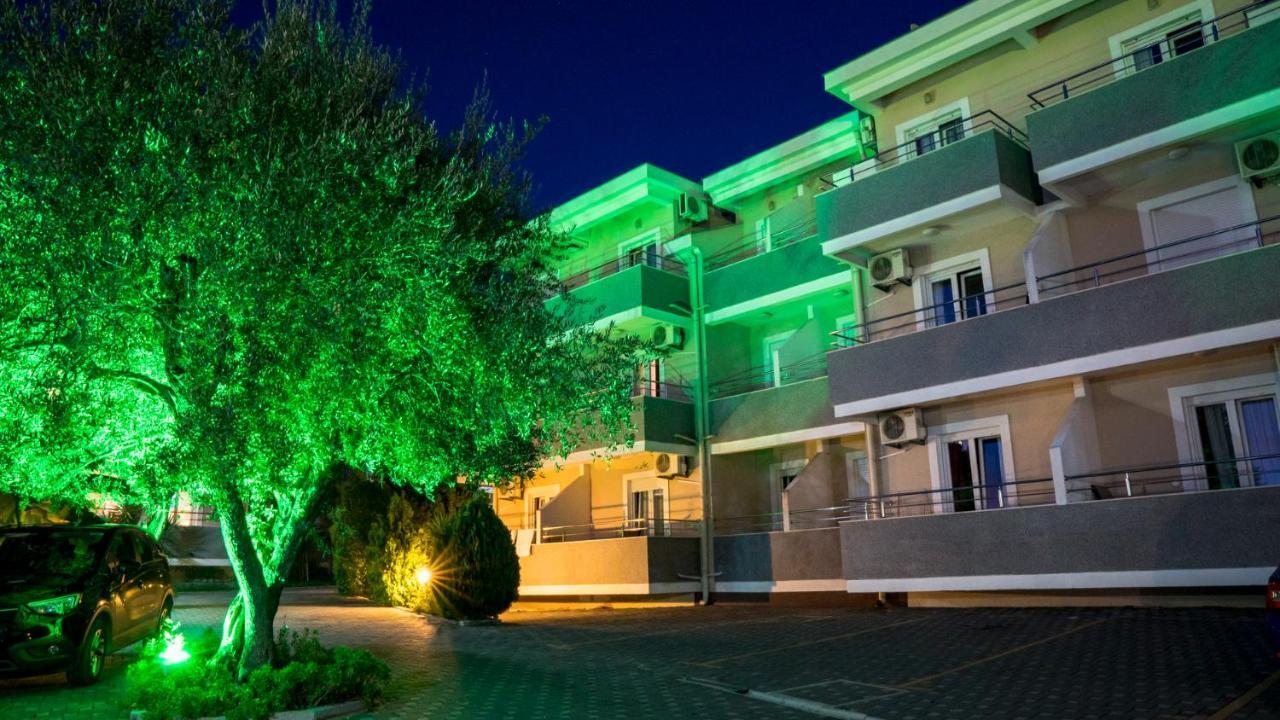 Sun Village Apartments ヘルツェグ・ノヴィ エクステリア 写真